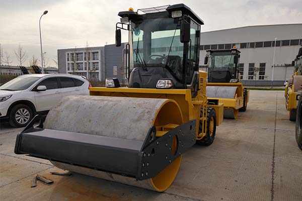 振動<a href='http://m.huazhufu.com' target='_blank'>壓路機</a>