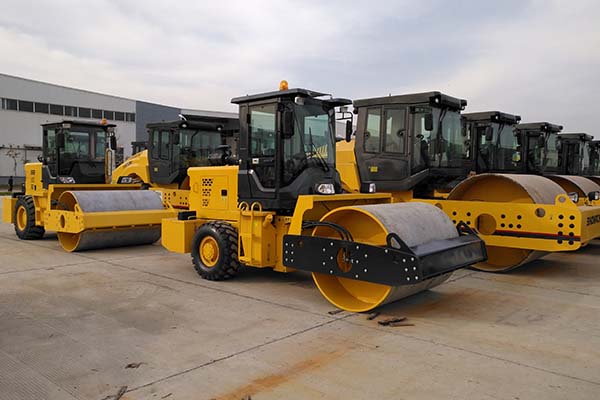 <a href='http://m.huazhufu.com/product/77.html' target='_blank'>振動壓路機</a>